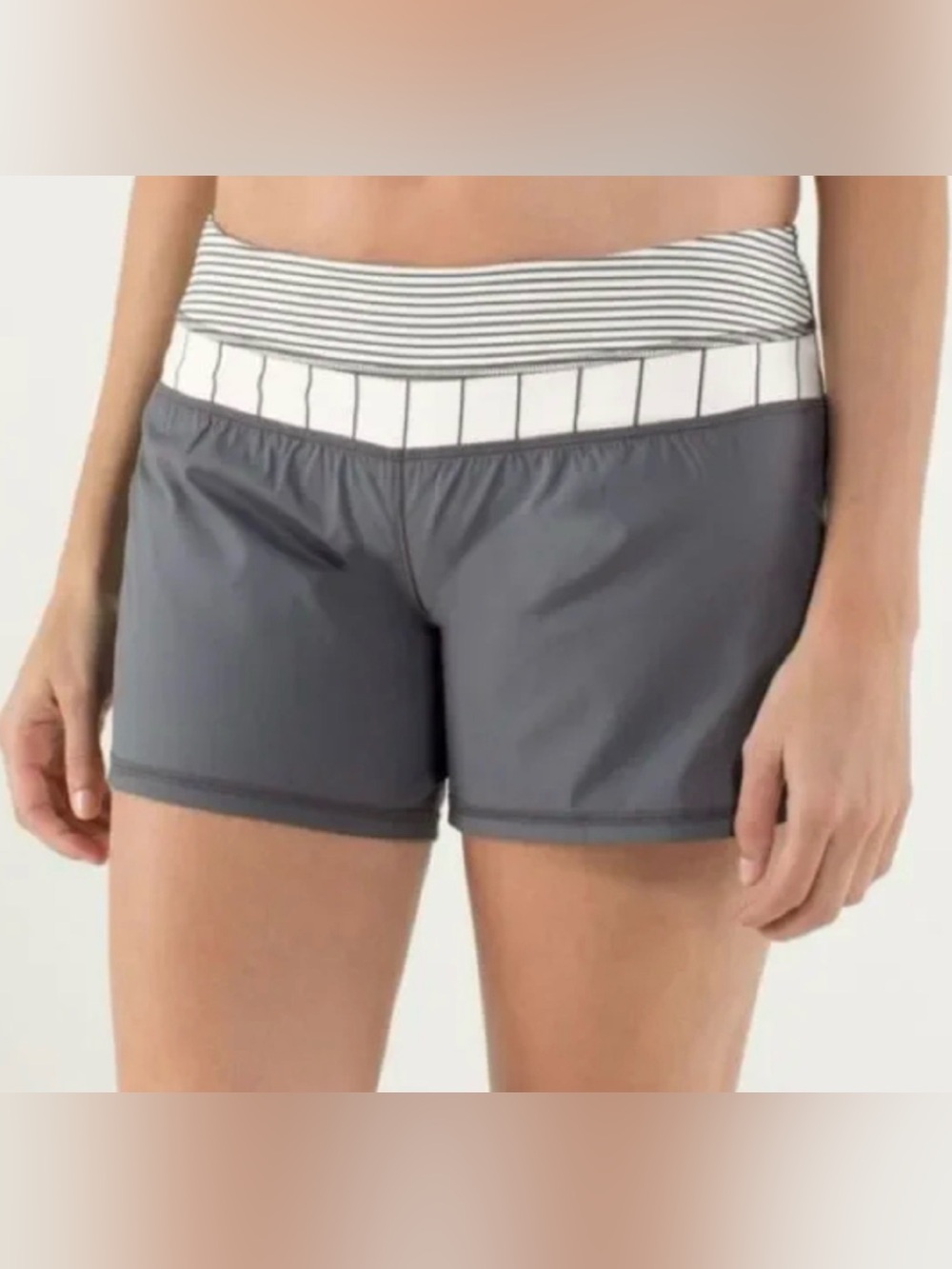 Women’s Lululemon Groovy Run Shorts - Soot Light/Slalom Stripe Angel Wing size 4 - Picture 2 of 6